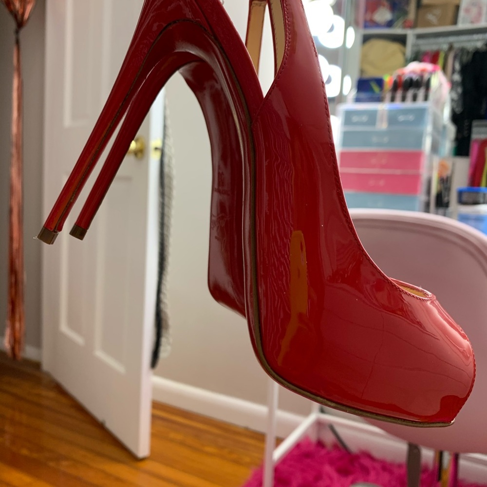 ❌SOLD ❌  Christian Louboutin sling back heels. - Picture 12 of 13